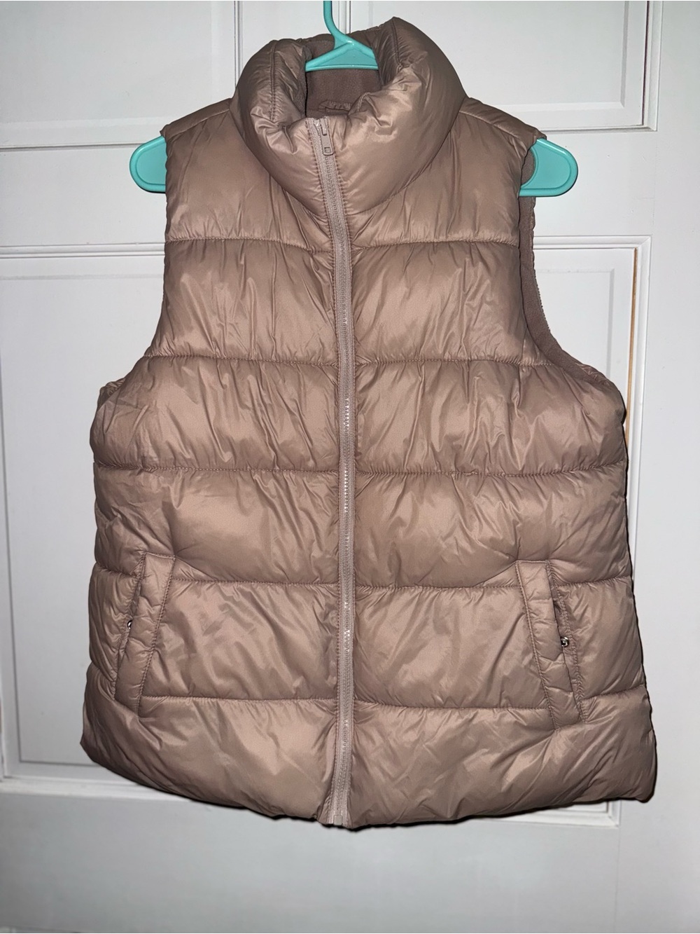 Old Navy Women's Quilted Puffer Vest in Taupe